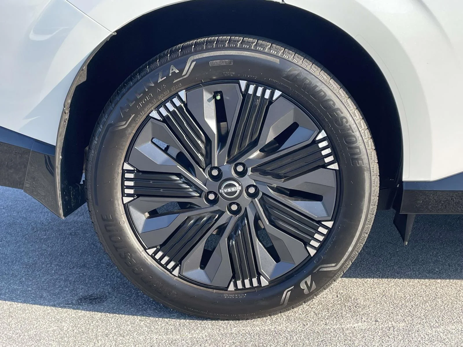 Used 2025 Everest White Pearl Tricoat Nissan Platinum image 33