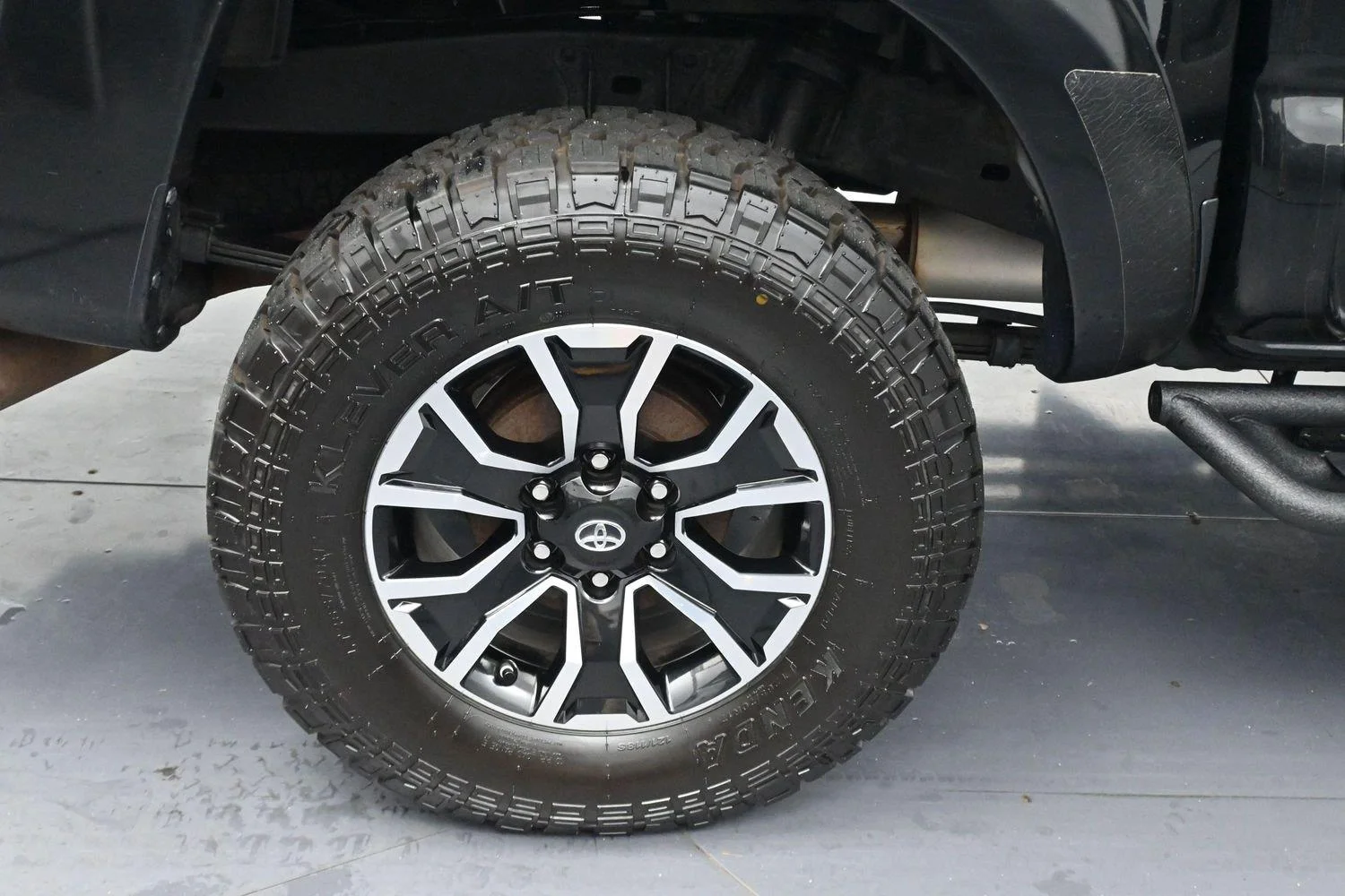 Used 2014 Black Toyota 4WD Double Cab V6 MT (Natl) image 30