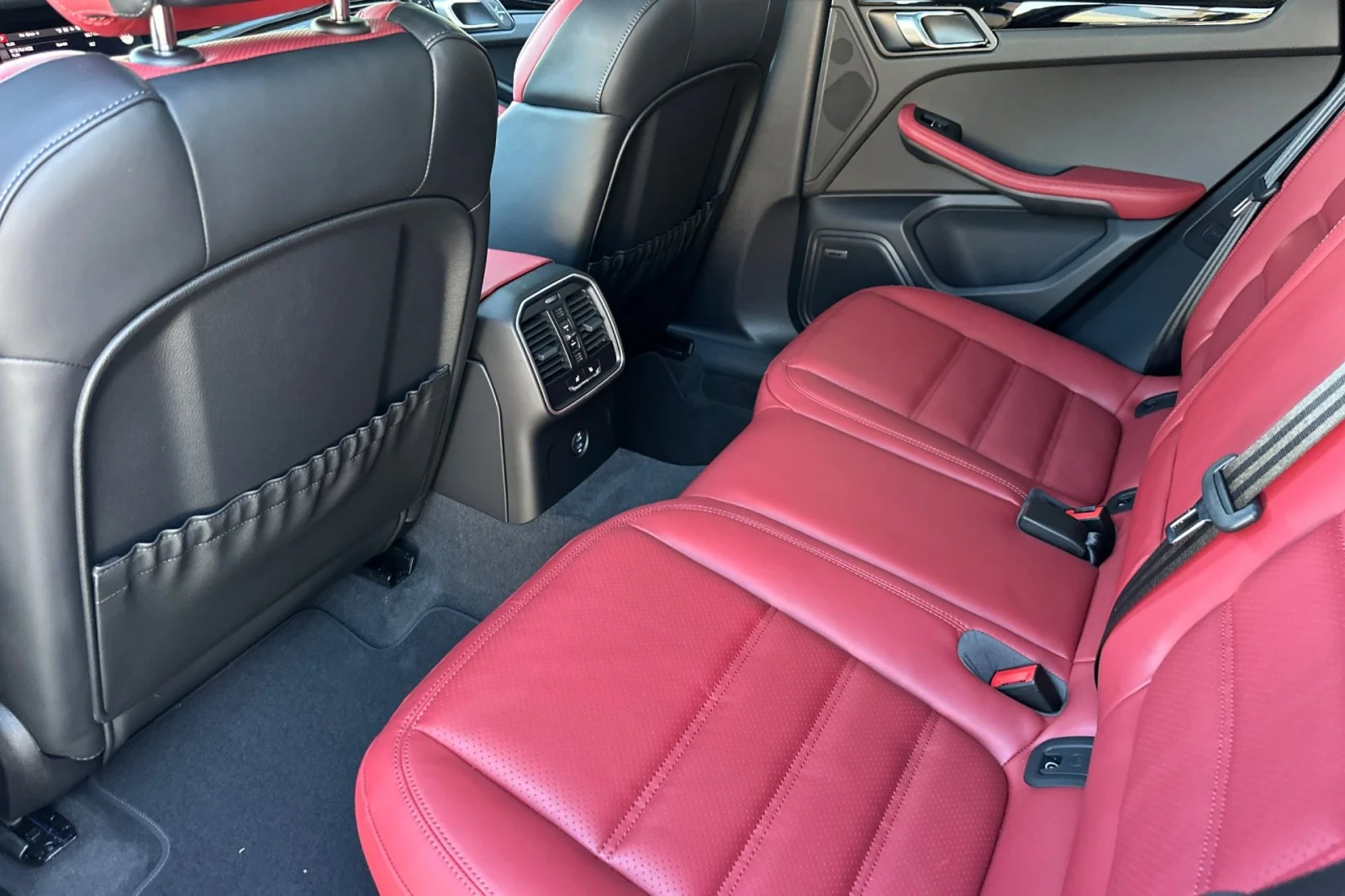 2026 Porsche Macan S - Photo 13
