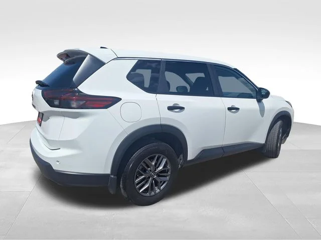 Used 2025 White Nissan S image 7