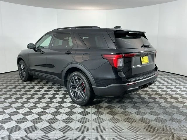 New 2026 Agate Black Metallic Ford ST-Line image 7