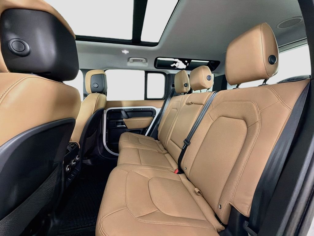 New 2026 Fuji White Land Rover X-Dynamic SE image 26