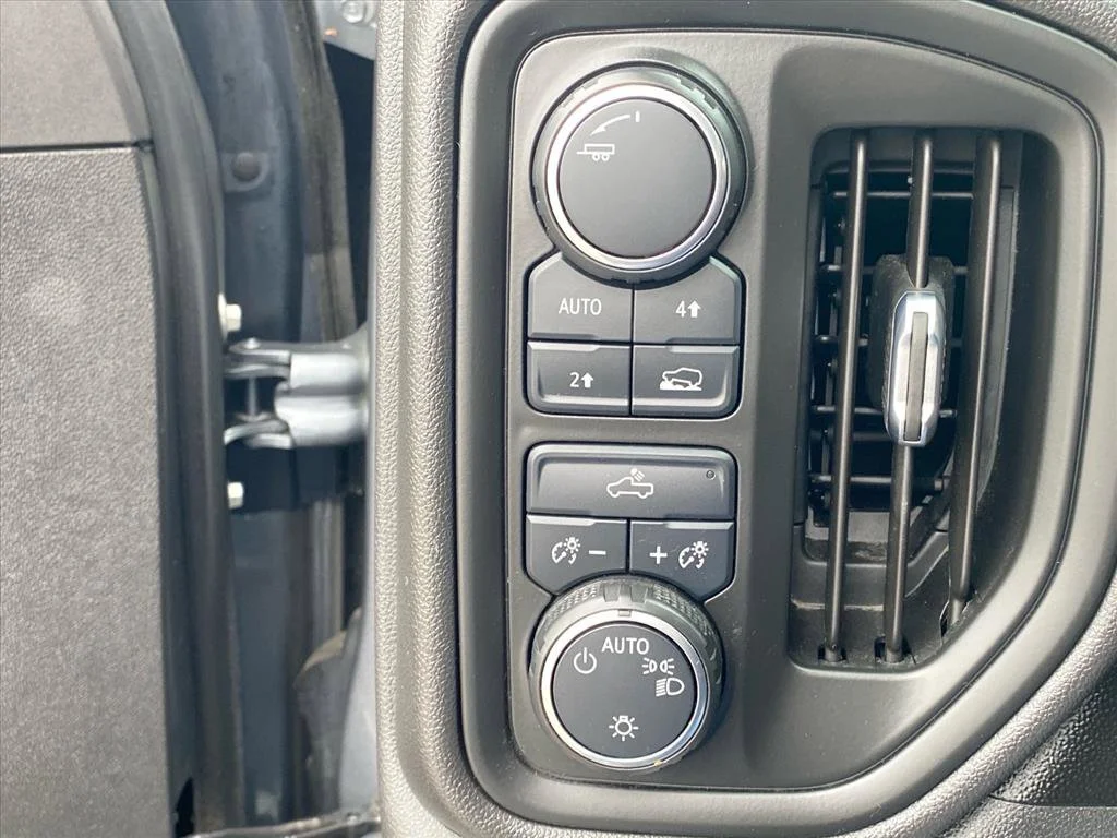 Used 2021 Satin Steel Metallic Chevrolet Custom image 20
