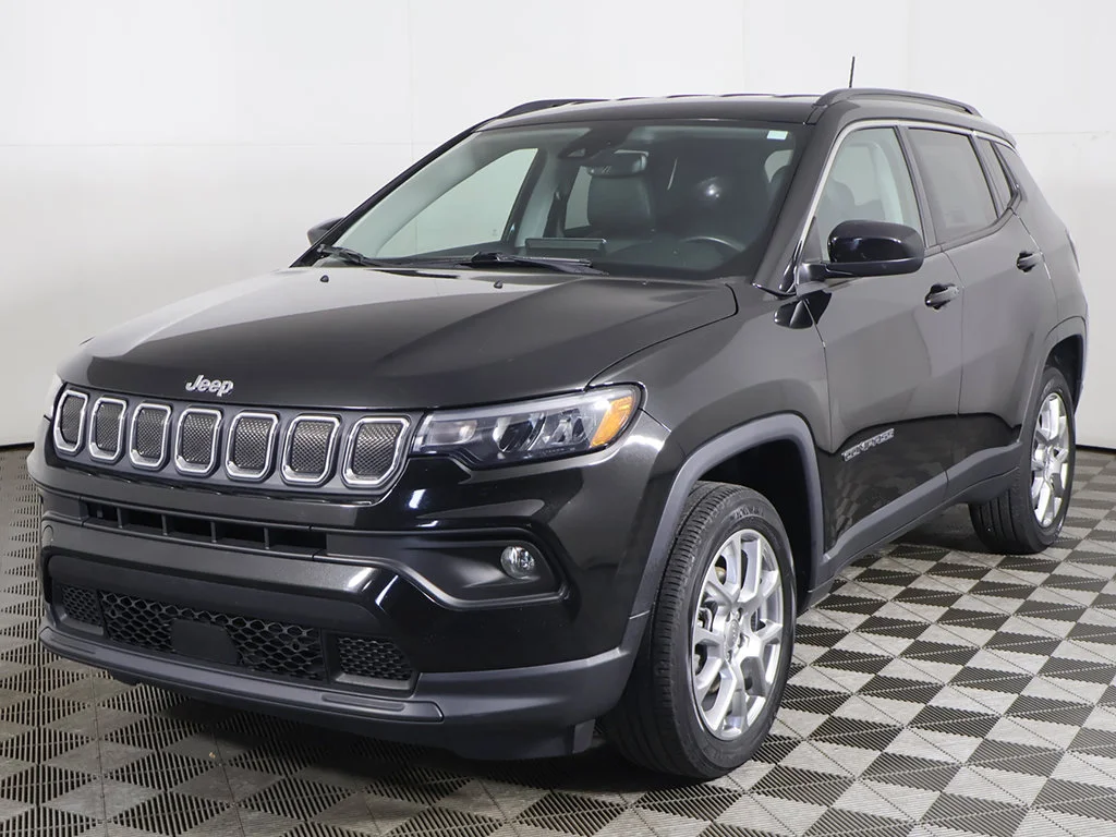 Used 2022 Black Jeep Latitude Lux image 7