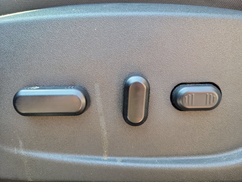 Used 2019 Black Ford SE image 17