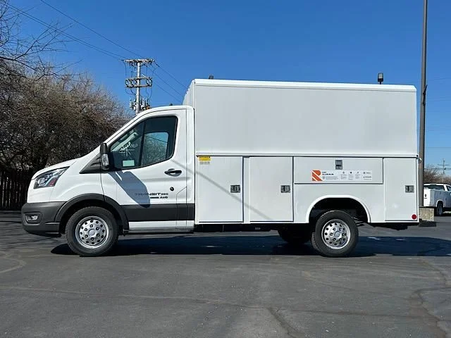 New 2024 Oxford White Ford Cutaway image 4