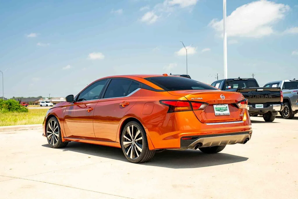 Used 2022 Orange Nissan 2.0 SR image 5