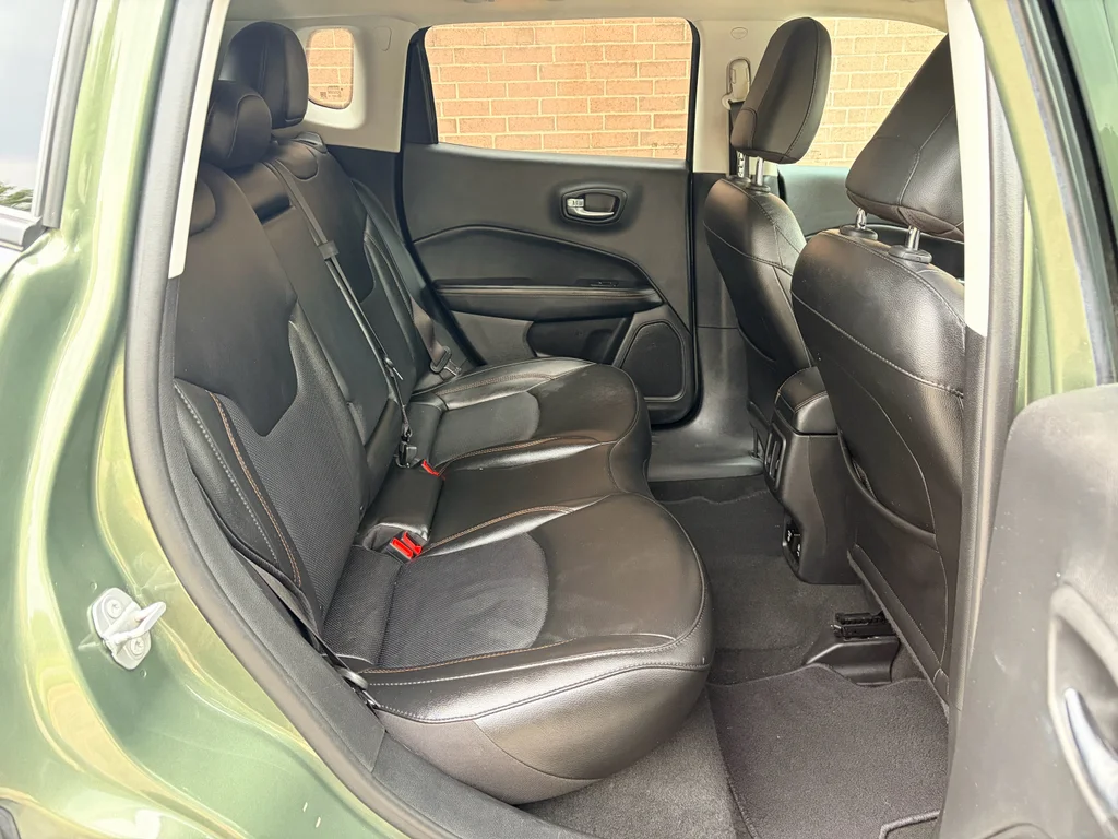 Used 2020 Olive Green Pearlcoat Jeep Limited image 27