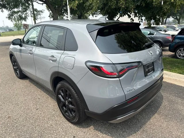 Used 2023  Honda Sport image 11