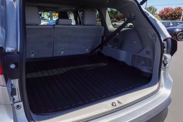 Certified Used 2019 Silver Toyota XLE image 28