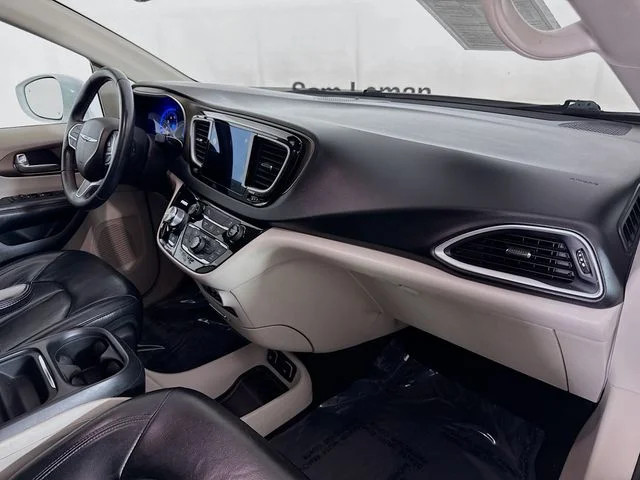 Used 2017 White Chrysler Touring L image 28