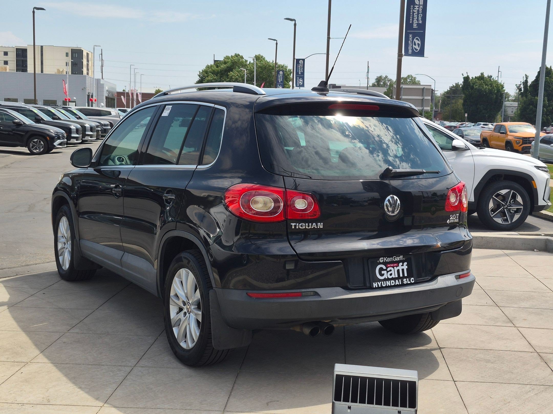 Used 2009 Black Volkswagen SE image 7