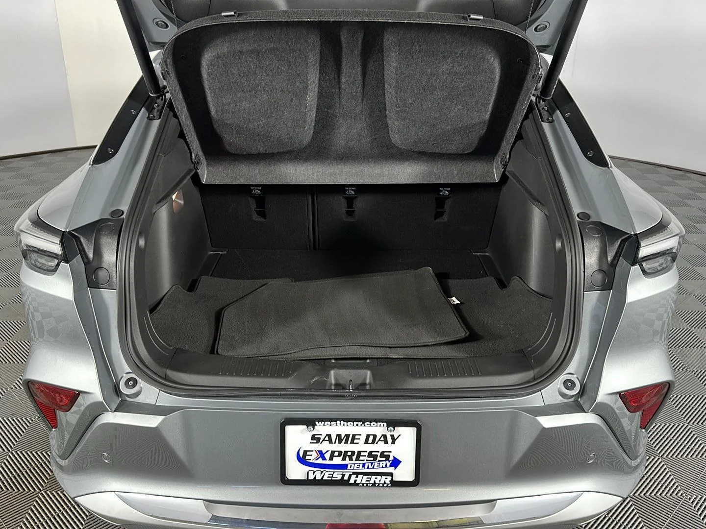 Used 2024 Moonstone Gray Metallic Buick Avenir image 23