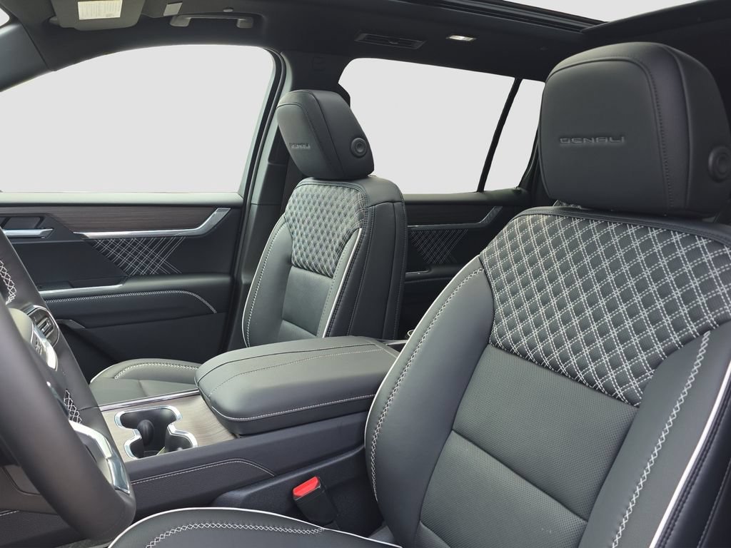 2026 GMC Acadia Denali - Photo 7