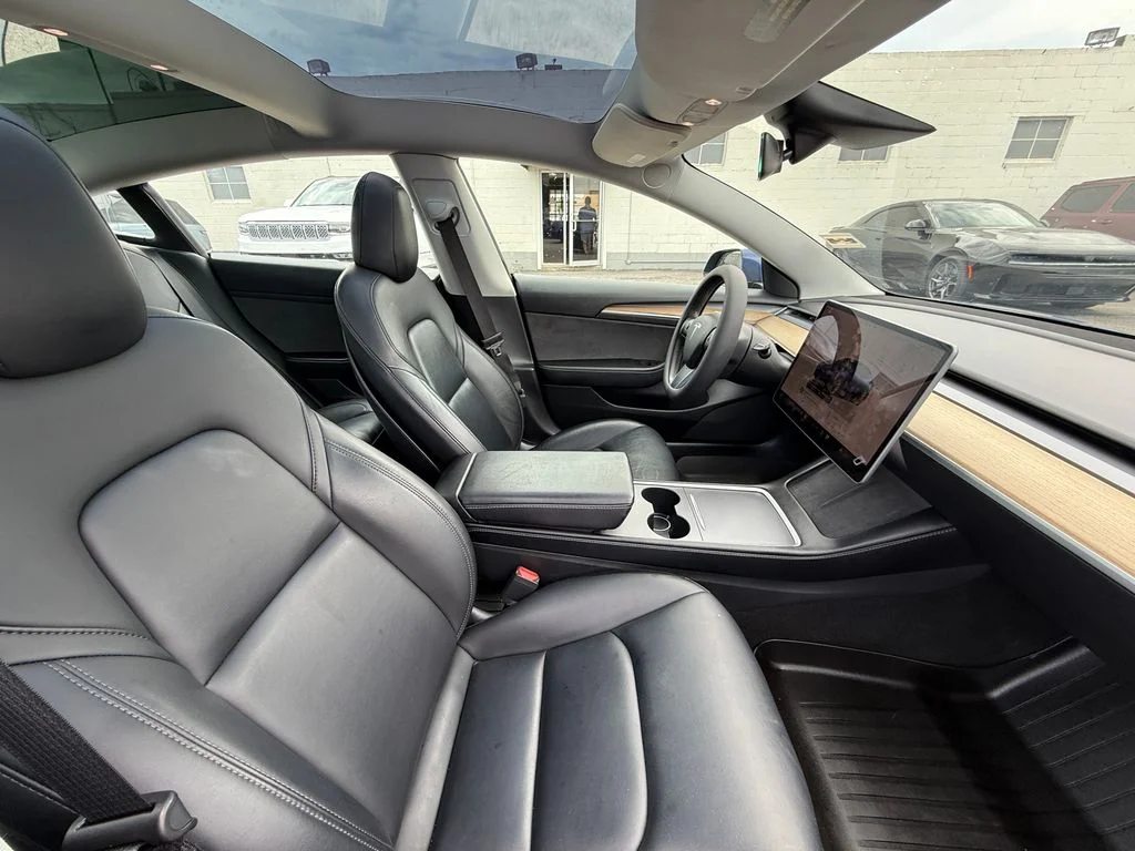 Used 2022  Tesla Base image 27