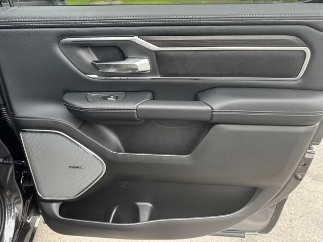 New 2026 Granite Crystal Metallic Clear-Coat Exterior Paint RAM LARAMIE image 15