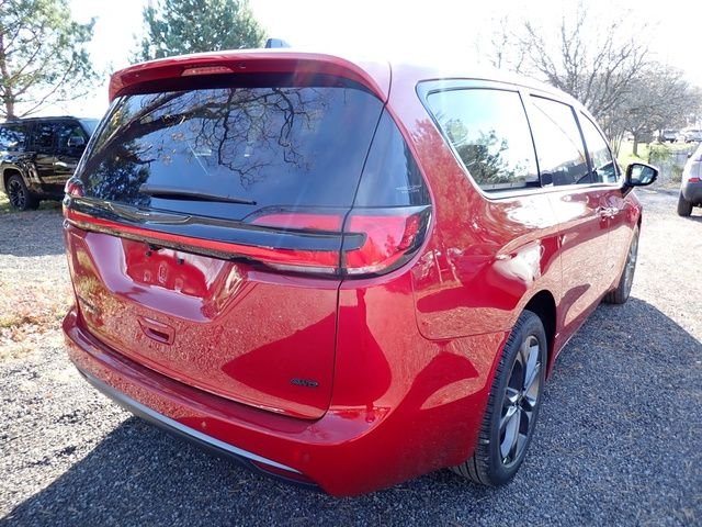 New 2026 Red Hot Pearl-Coat Exterior Paint Chrysler Select image 7