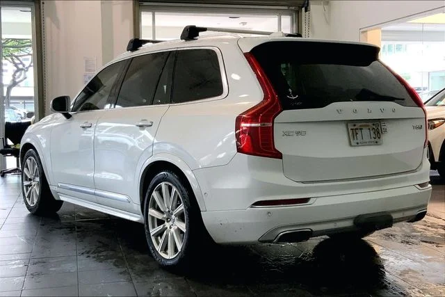 Used 2018 White Volvo T6 Inscription image 5