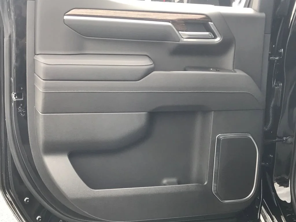 New 2026 Onyx Black GMC Elevation image 33