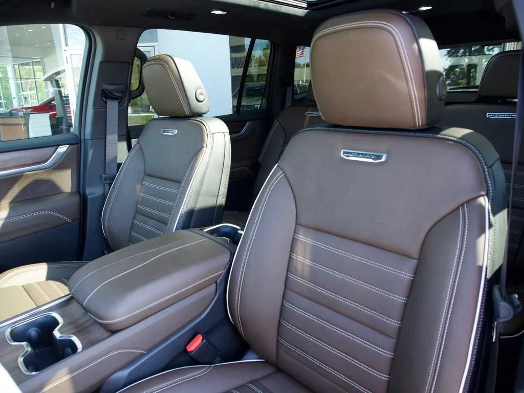 New 2027 Glacier White Tricoat GMC Denali Ultimate image 7