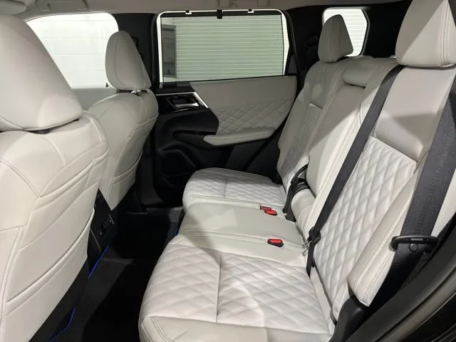 2025 Mitsubishi Outlander Plug-in Hybrid Platinum Edition - Photo 21