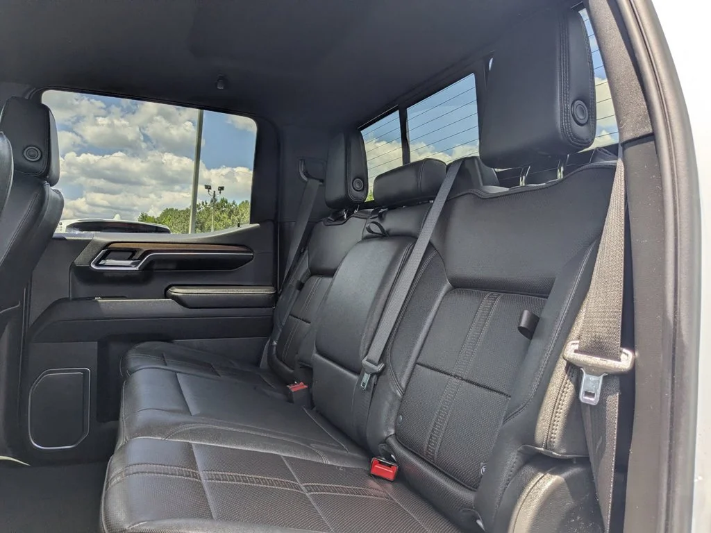 Used 2023 Iridescent Pearl Tricoat Chevrolet High Country image 25
