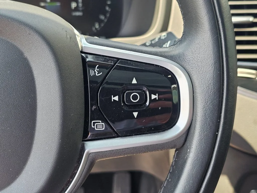 Used 2022 Black Volvo Inscription image 28