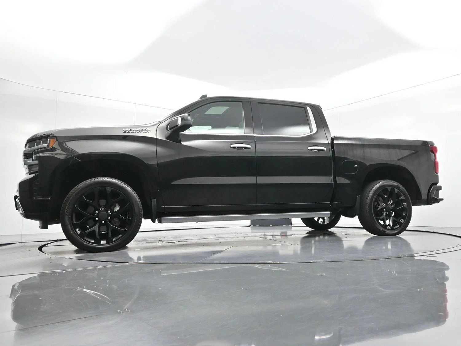 Used 2019 BLACK Chevrolet High Country image 46