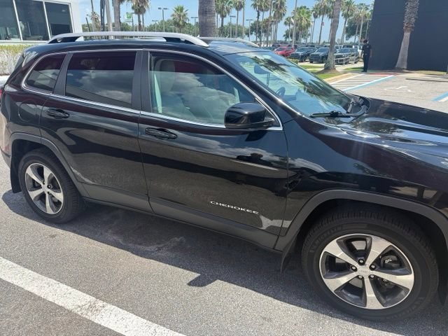 Used 2020 Diamond Black Jeep Limited image 1