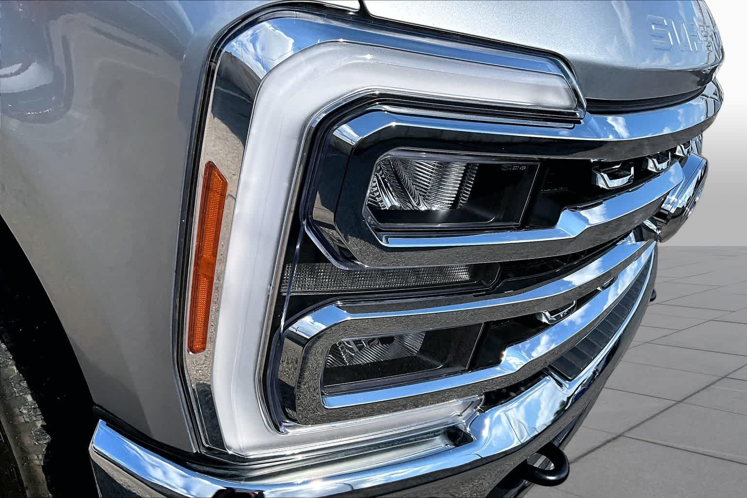 Used 2023 Iconic Silver Metallic Ford LARIAT image 24