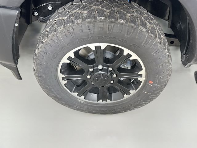 New 2026 Diamond Black Crystal Pearl-Coat Exterior Paint RAM Tradesman image 27