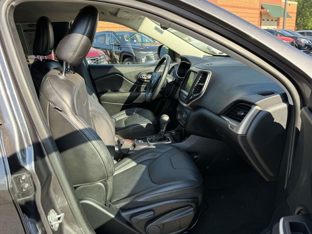 Used 2018 Crystal Metallic Jeep Limited image 14