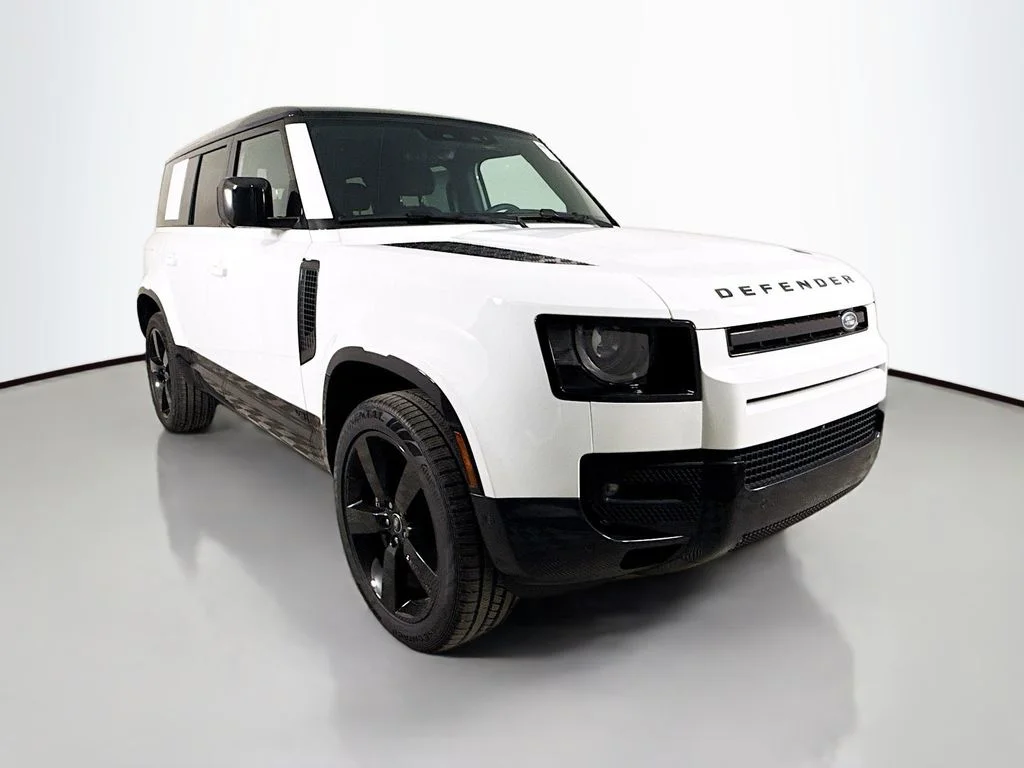 Certified Used 2025 Fuji White Land Rover V8 image 3