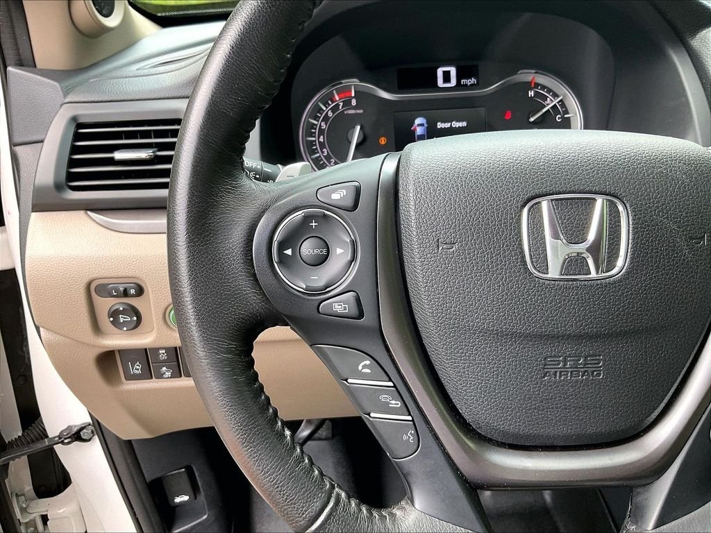 Used 2023 White Honda RTL image 23