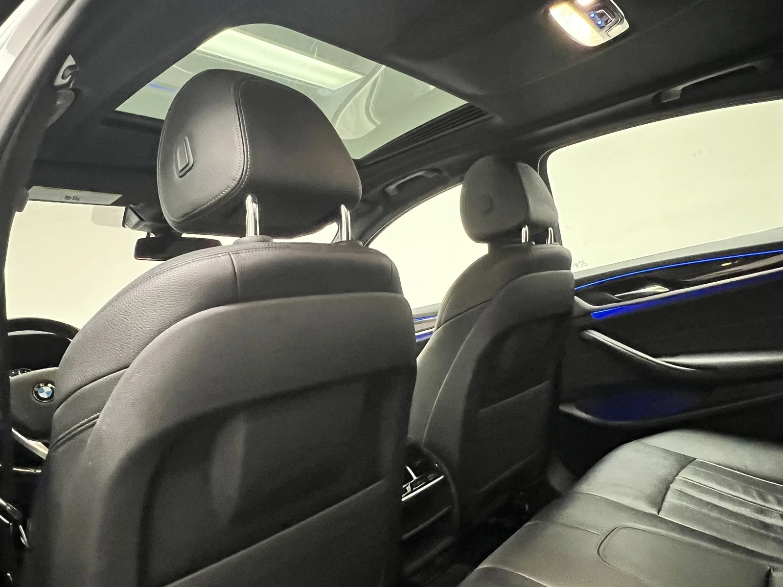 Used 2019 Glacier Silver Metallic BMW 530i xDrive image 30