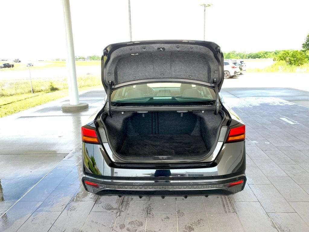 Used 2023 Black Nissan 2.5 S image 21