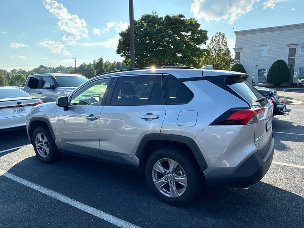 Used 2022 Silver Toyota LE image 3