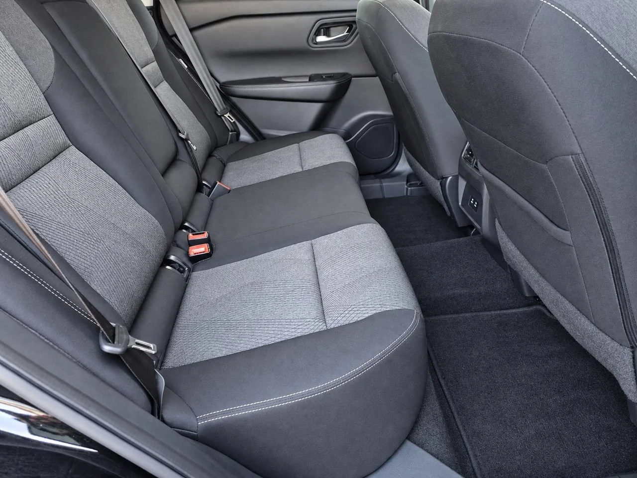 Used 2025  Nissan SV image 37
