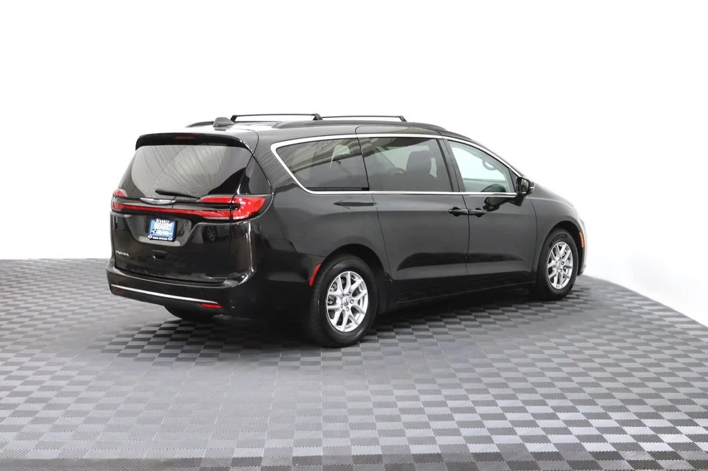 Certified Used 2022 Brilliant Black Chrysler Touring L image 7