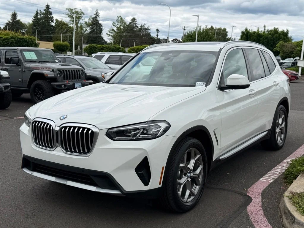 Used 2022 Alpine White BMW xDrive30i image 4