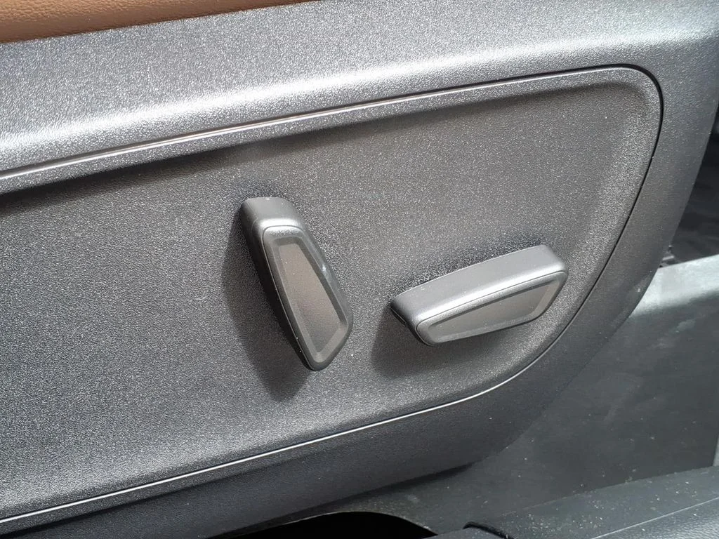 New 2026 Carbonized Gray Metallic Ford Outer Banks image 9