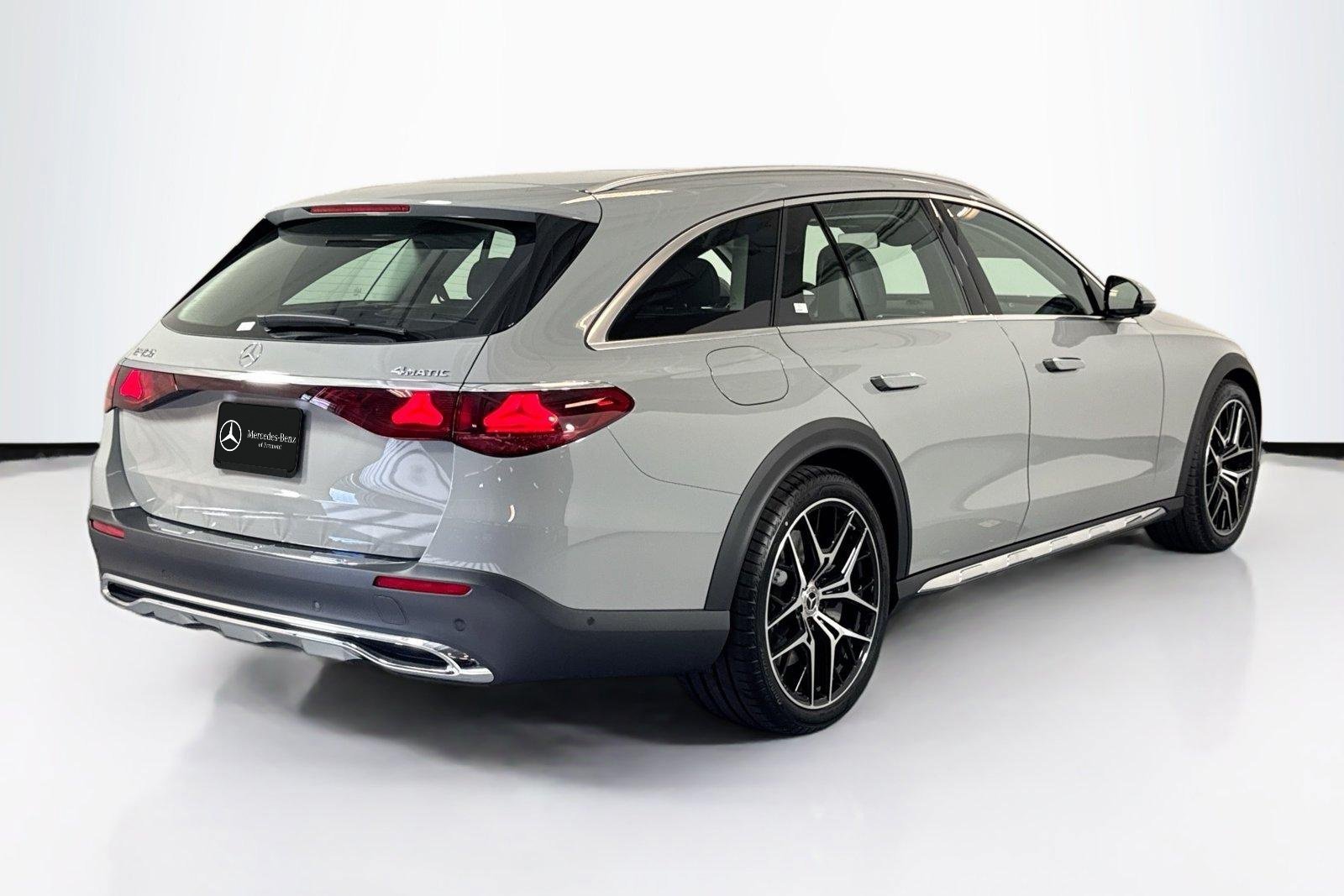 New 2026 Manufaktur Alpine Grey Mercedes-Benz E 450 image 5