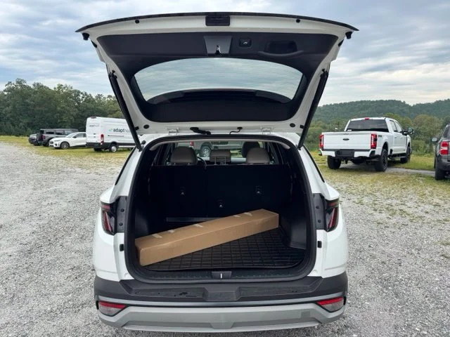 Used 2025 White Hyundai SEL Convenience image 7