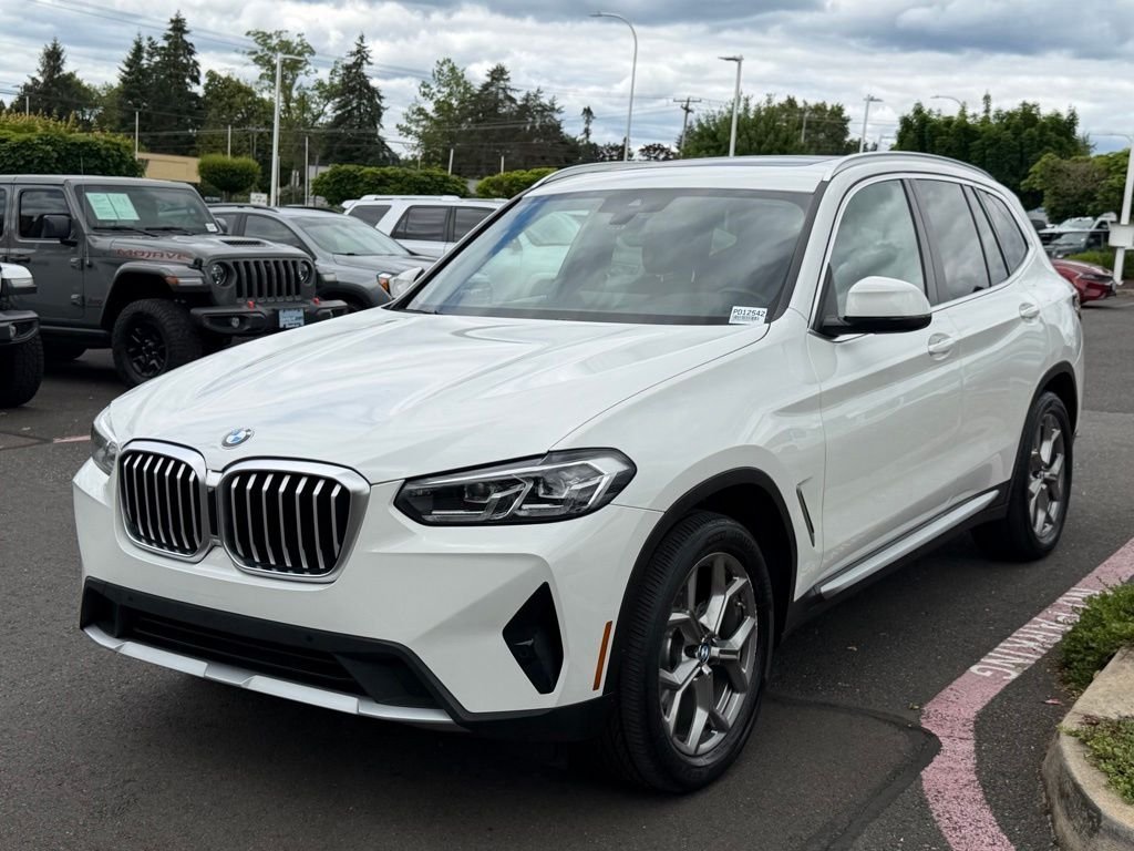 Used 2022 Alpine White BMW xDrive30i image 4