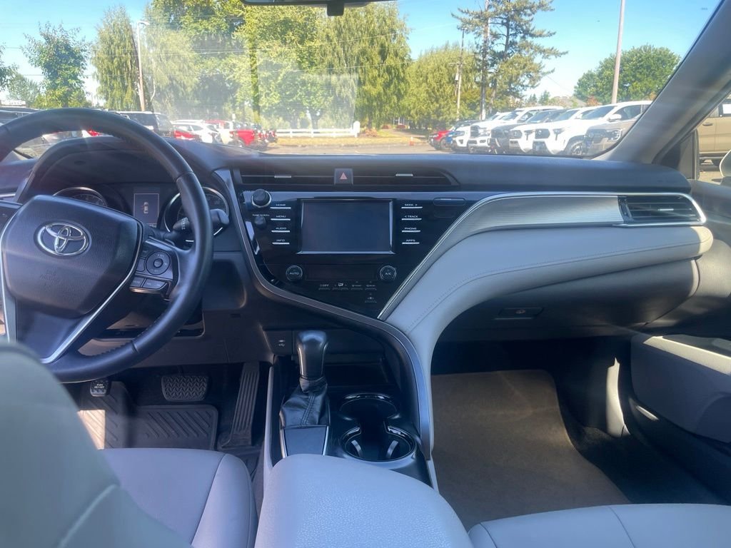 Used 2018 Super White Toyota SE image 10