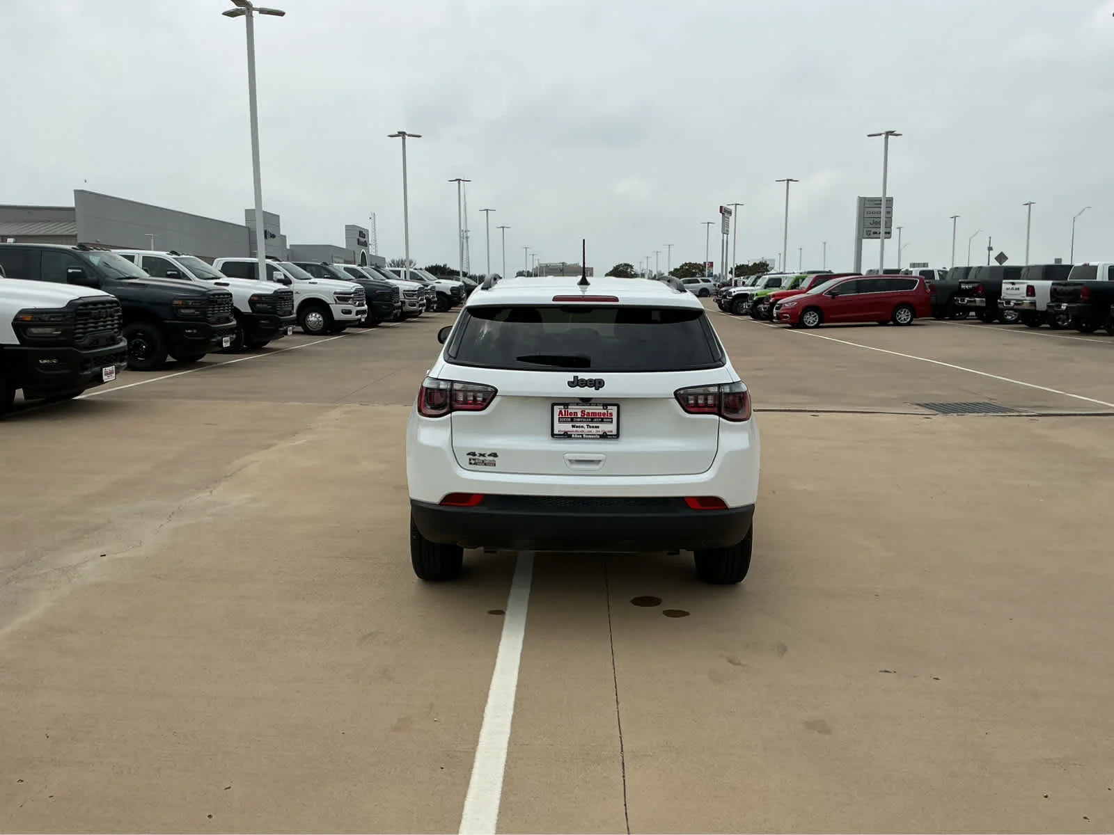 Certified Used 2025 Bright White Clearcoat Jeep Latitude image 7