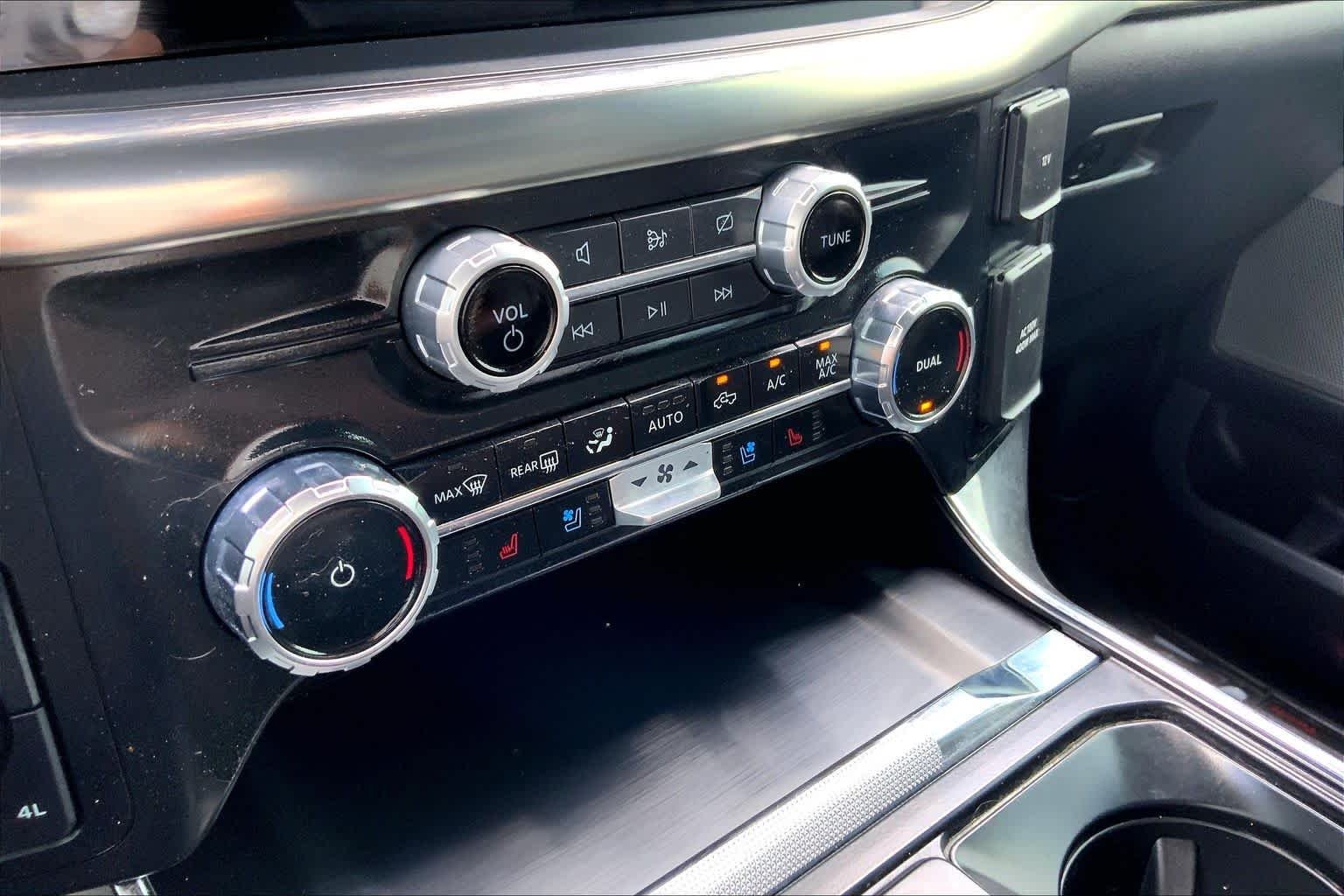 Used 2023 Iconic Silver Metallic Ford LARIAT image 34
