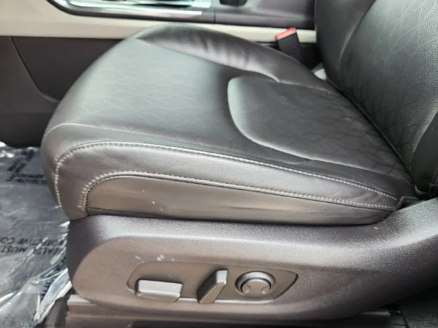 Used 2022 Black Kia EX image 27