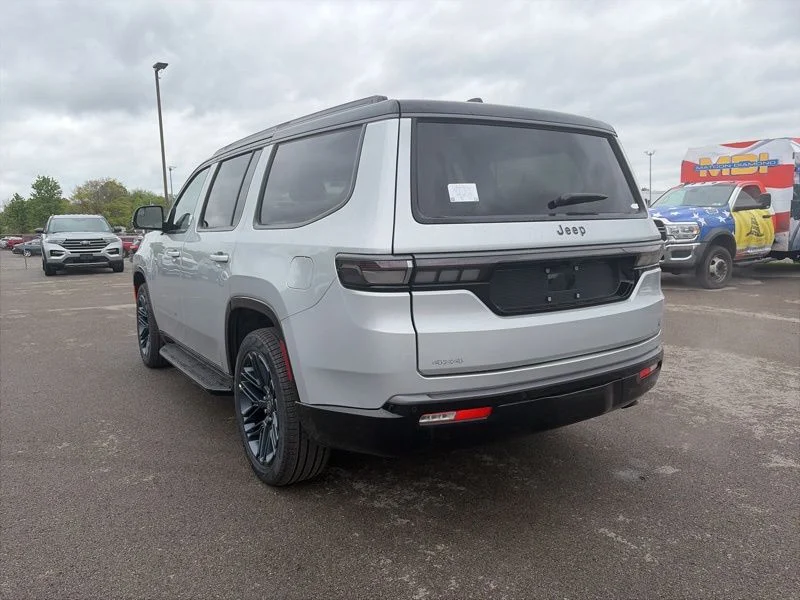 New 2026 Silver-Zynith Exterior Paint Jeep  image 5
