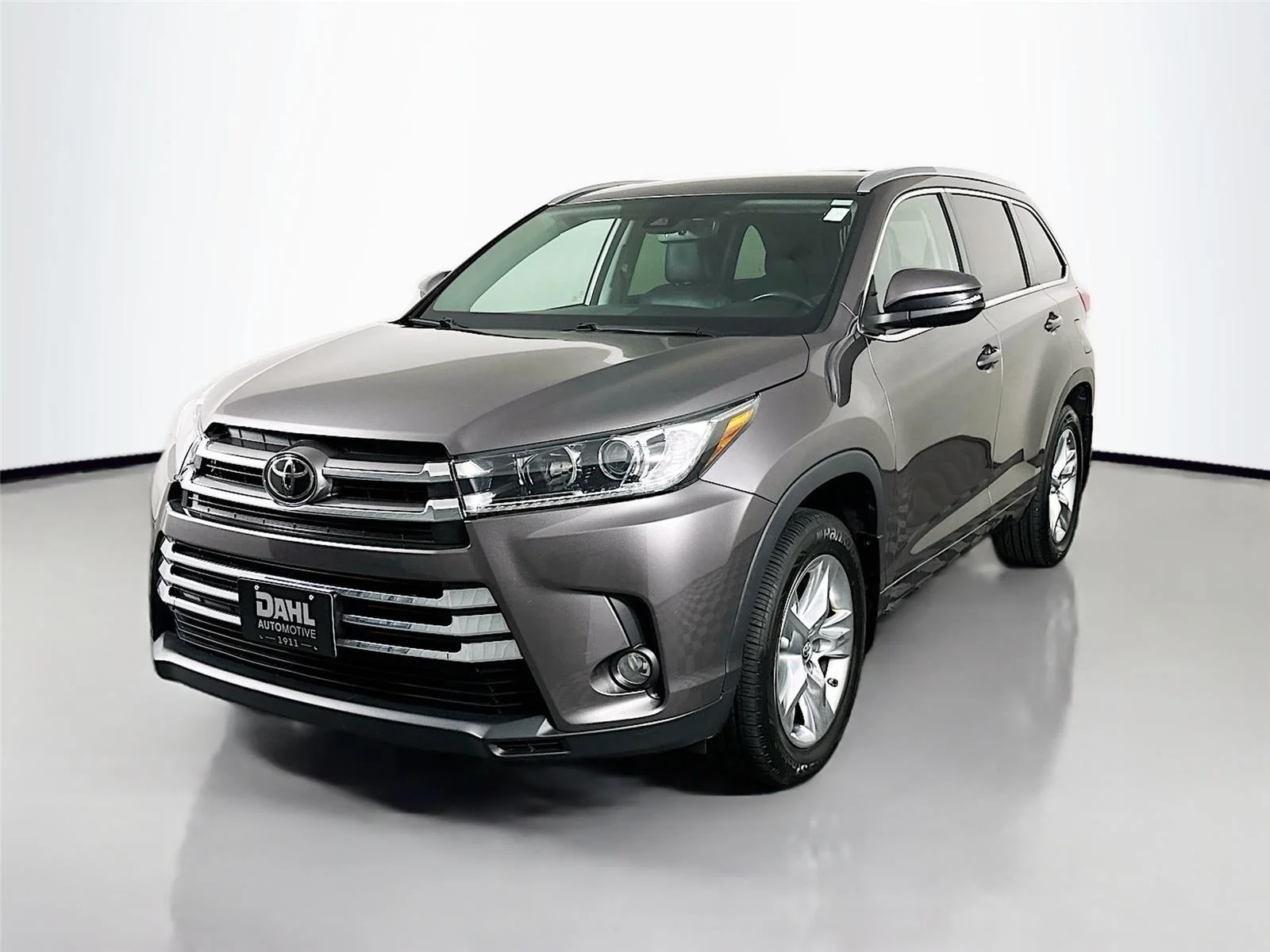 Used 2017 Predawn Gray Mica Toyota Limited image 4